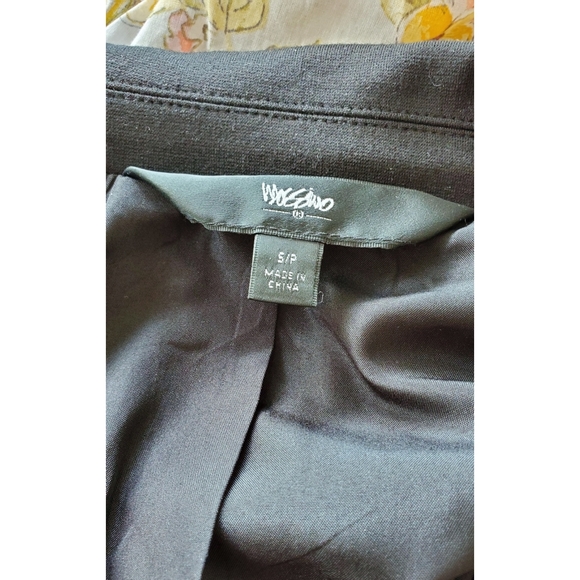 Basic Black Blazer - Picture 6 of 6